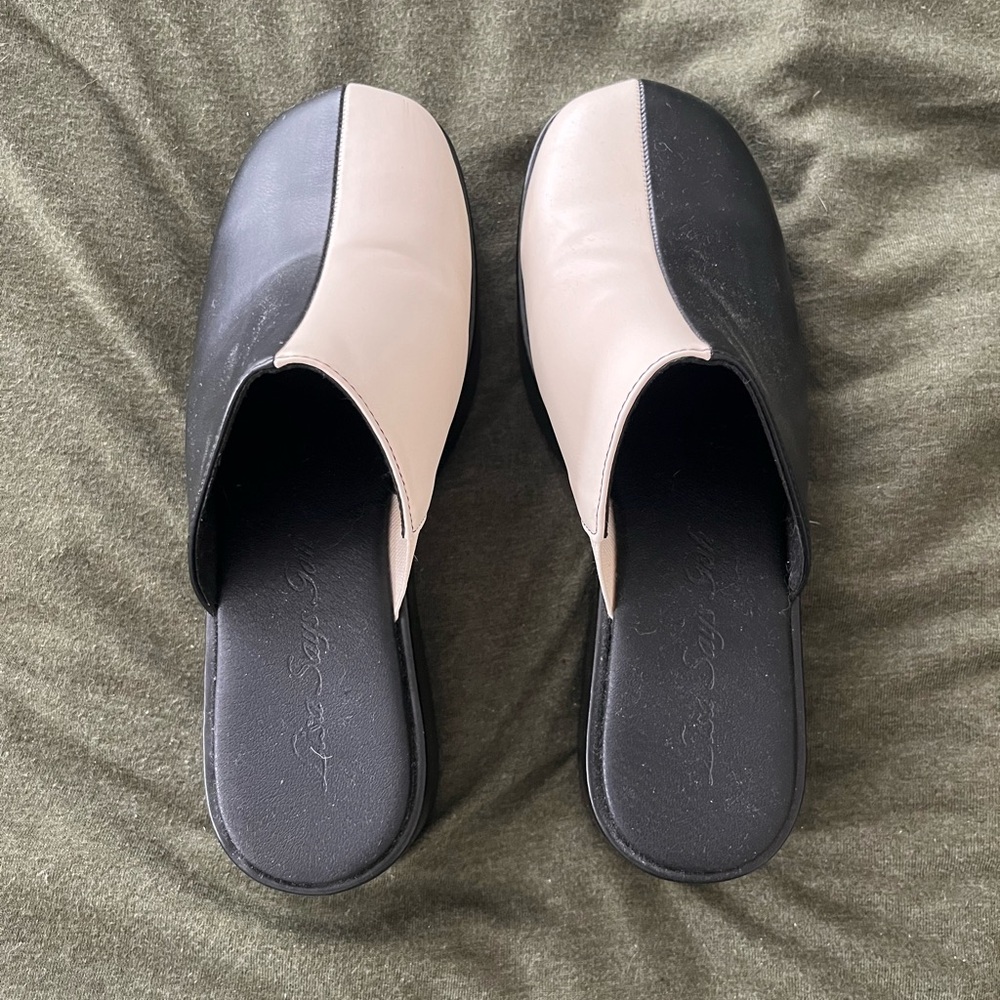 Lisa Says Gah Clogs in black and white size 7.5 NEVER WORN